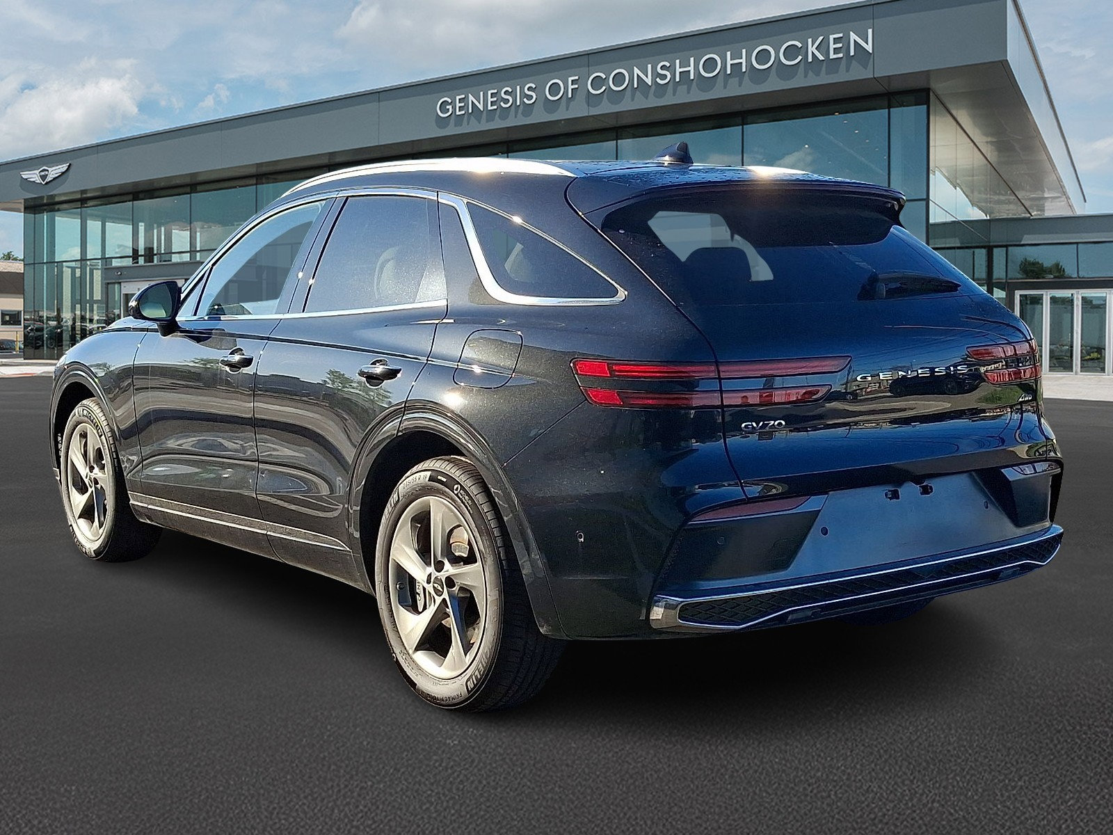 Certified 2026 Genesis GV70 2.5T Advanced AWD/4WD image 4