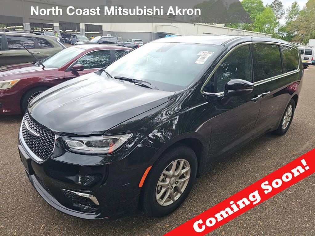 Used 2025 Chrysler Pacifica Select image 1