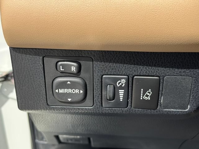 Used 2018 Toyota RAV4 Limited w/ All Weather Liner Package AWD/4WD image 30