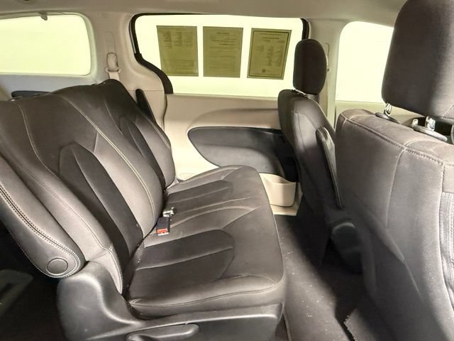 Used 2018 Chrysler Pacifica L FWD image 37