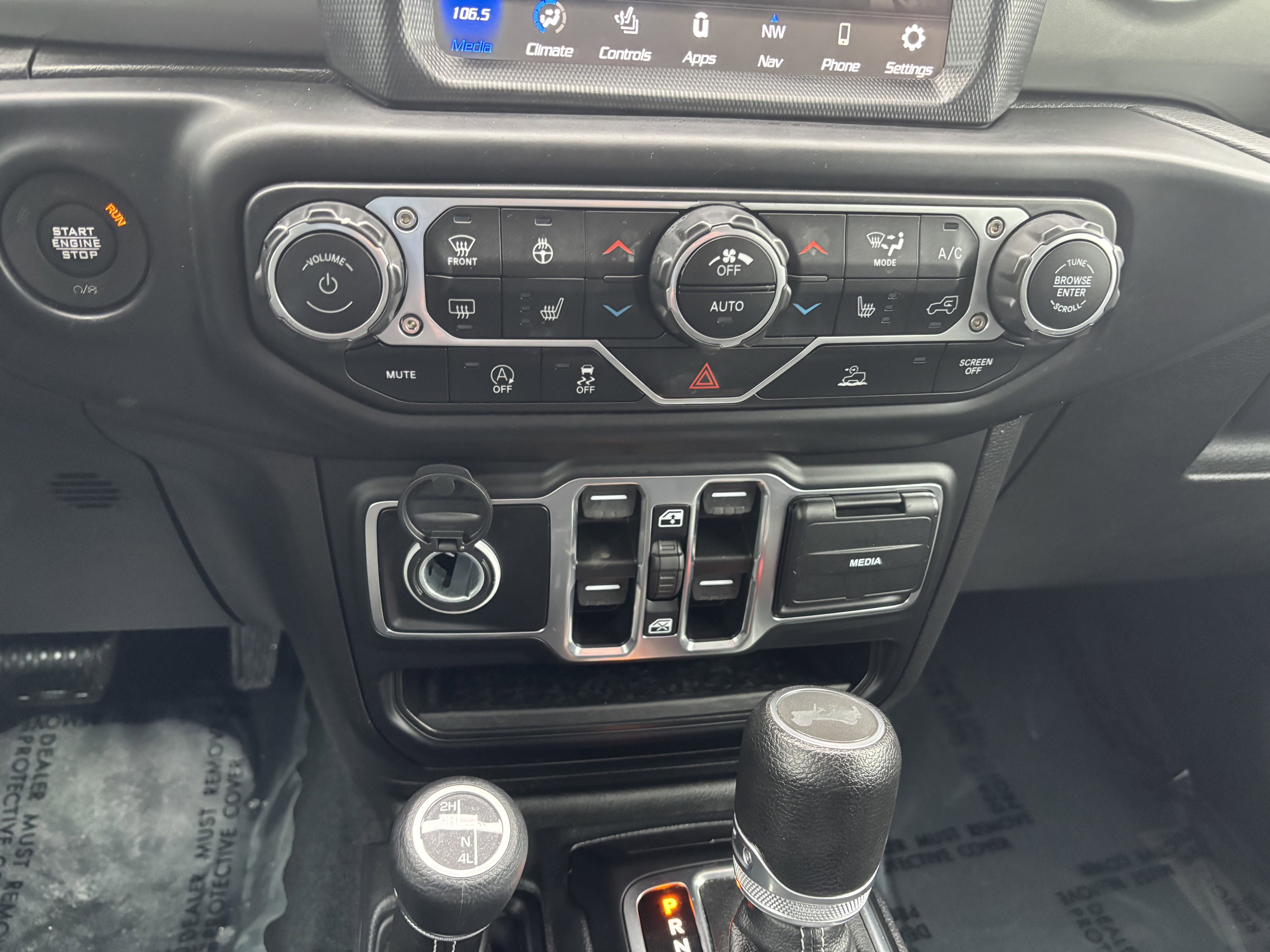Used 2023 Jeep Wrangler Sahara w/ Cold Weather Group image 18