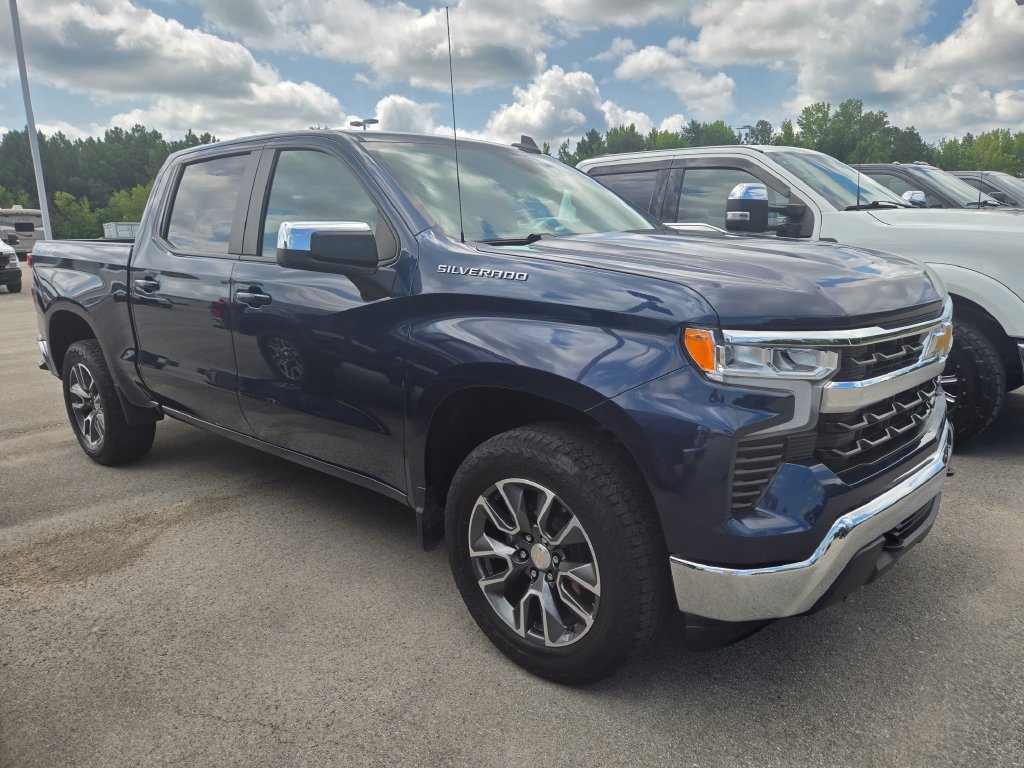 Used 2023 Chevrolet Silverado 1500 LT AWD/4WD image 2