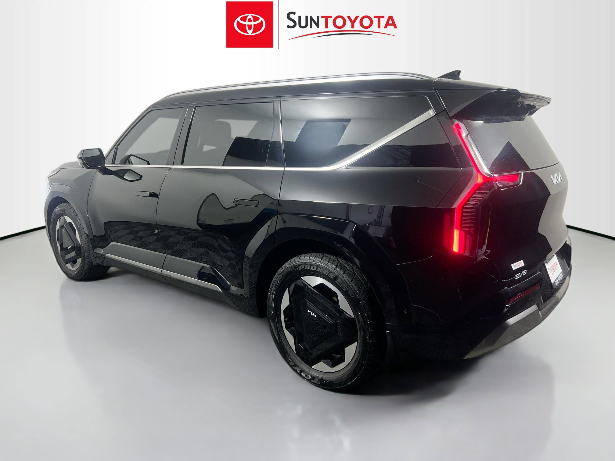 Used 2024 Kia EV9 Land image 6