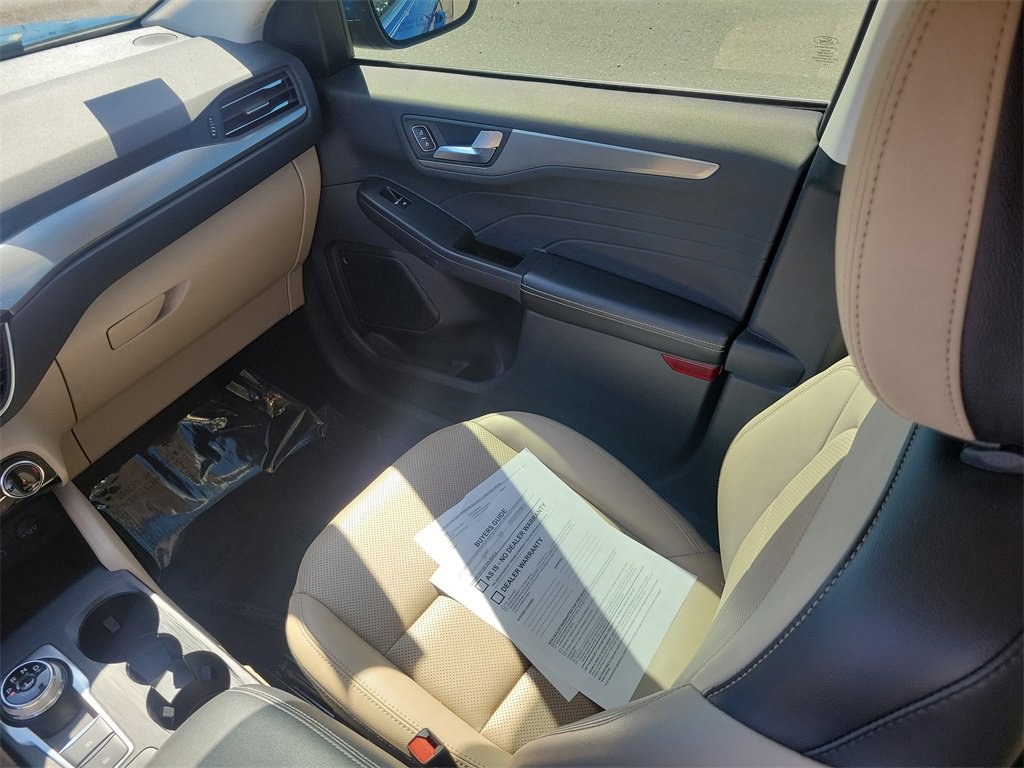 Used 2022 Ford Escape Titanium image 16