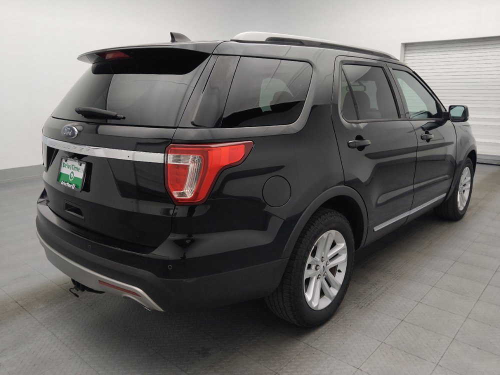 Used 2017 Ford Explorer XLT w/ Equipment Group 202A FWD image 9