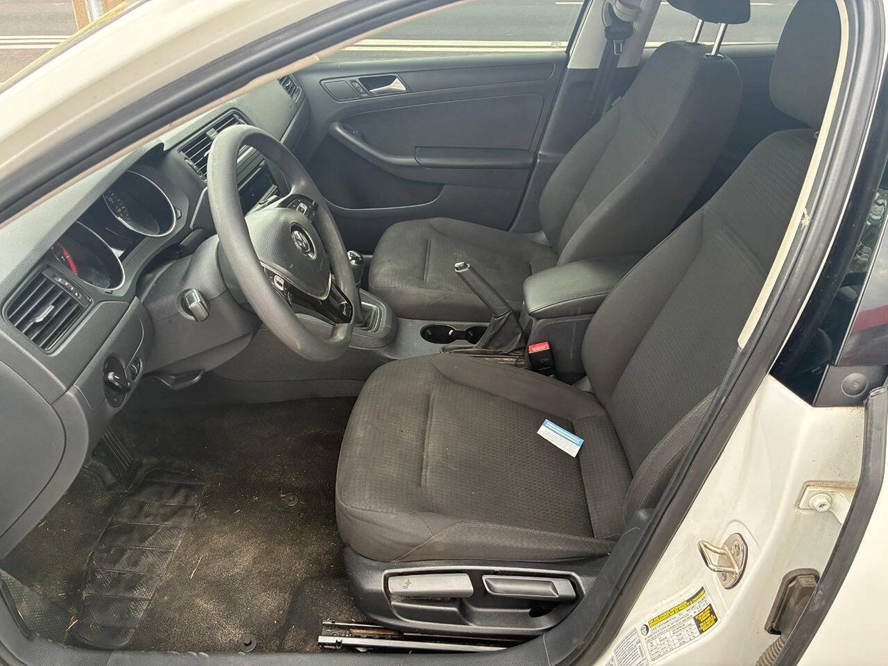 Used 2015 Volkswagen Jetta S FWD image 2