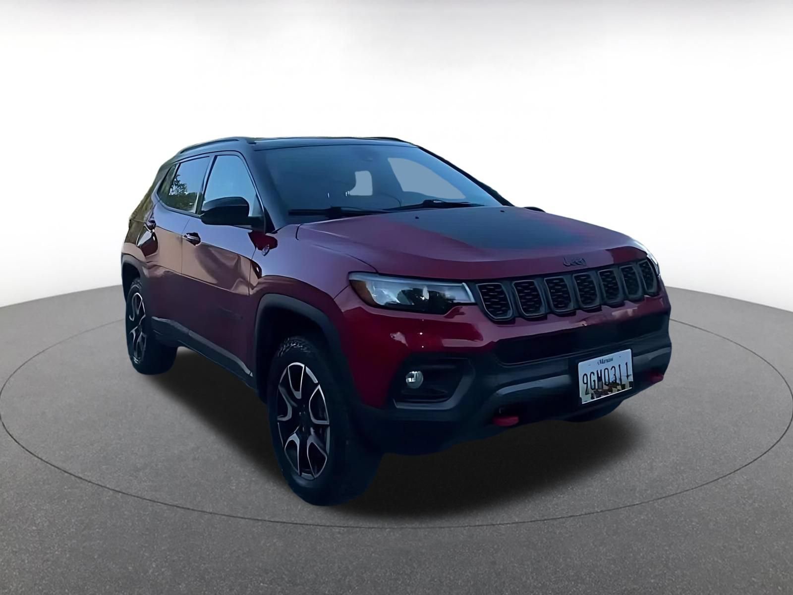Used 2025 Jeep Compass Trailhawk AWD/4WD image 3