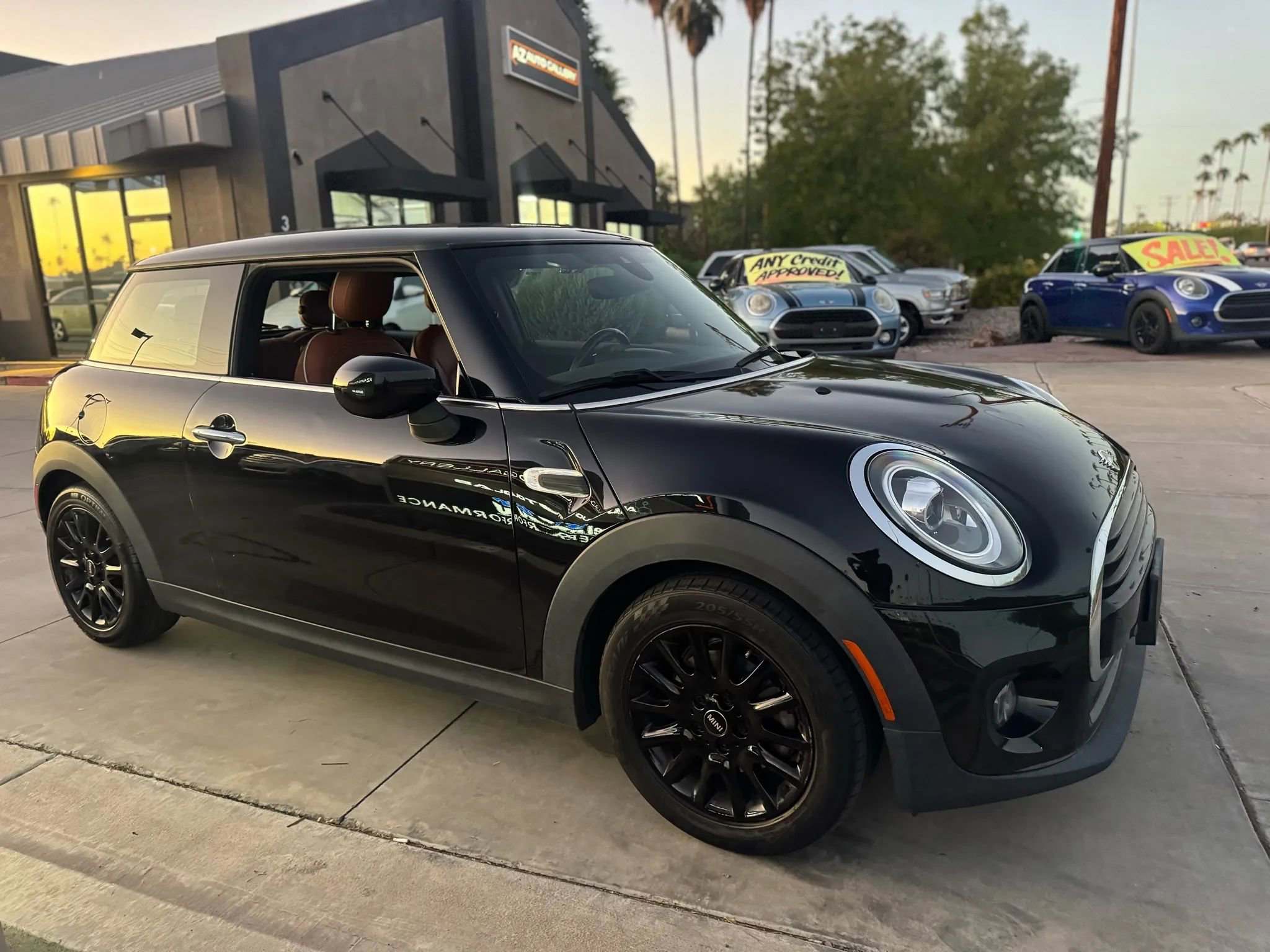 Used 2021 MINI Cooper 2-Door Hardtop w/ Signature Upholstery Package image 5