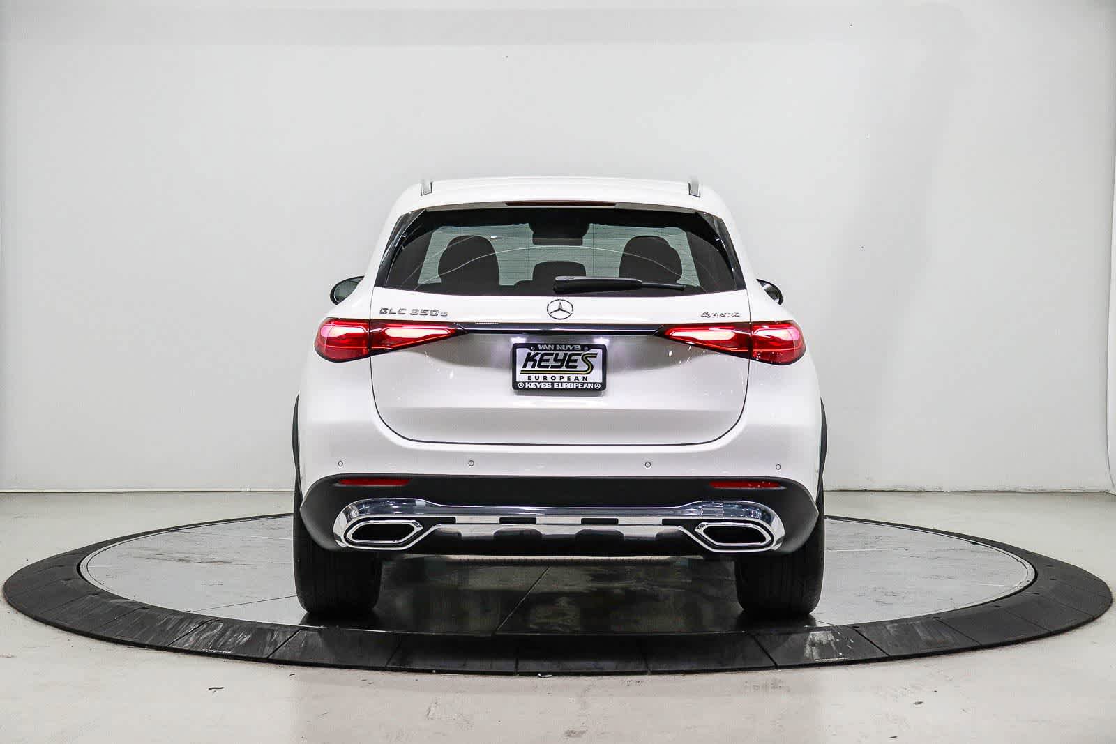 Used 2025 Mercedes-Benz GLC 350e 4MATIC image 3