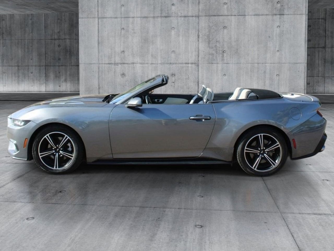 Used 2024 Ford Mustang Premium RWD image 9