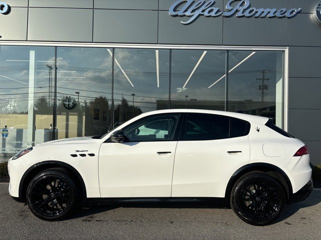 Used 2025 Maserati Grecale Modena image 2