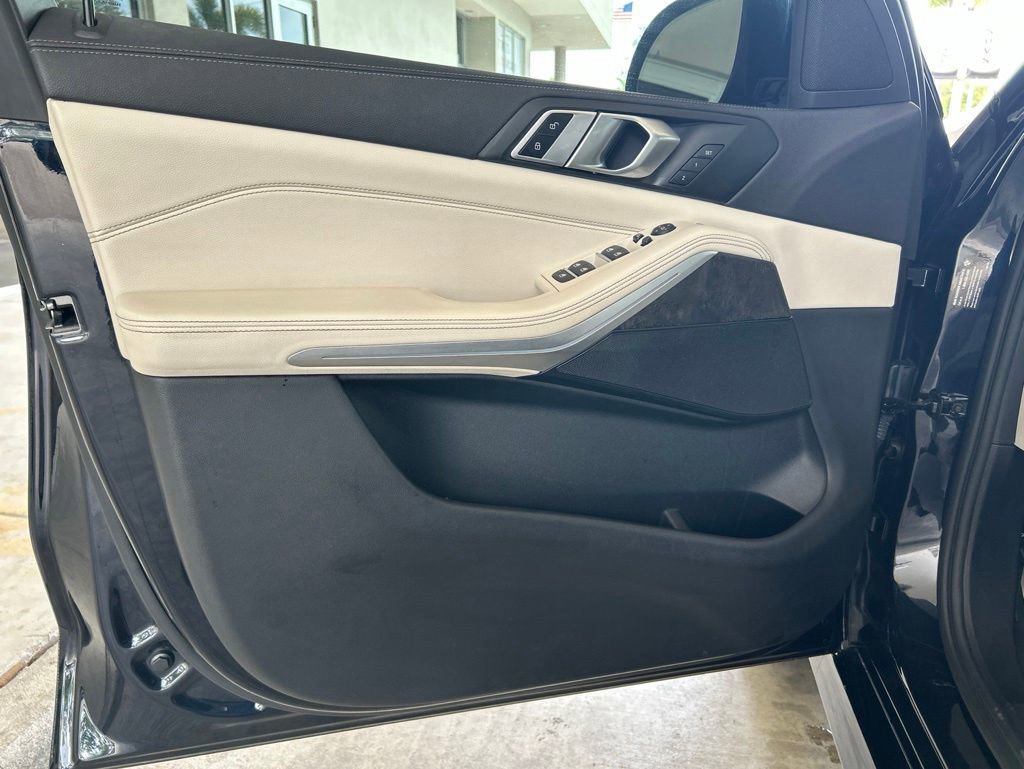 Used 2022 BMW X5 sDrive40i w/ M Sport Package RWD image 41