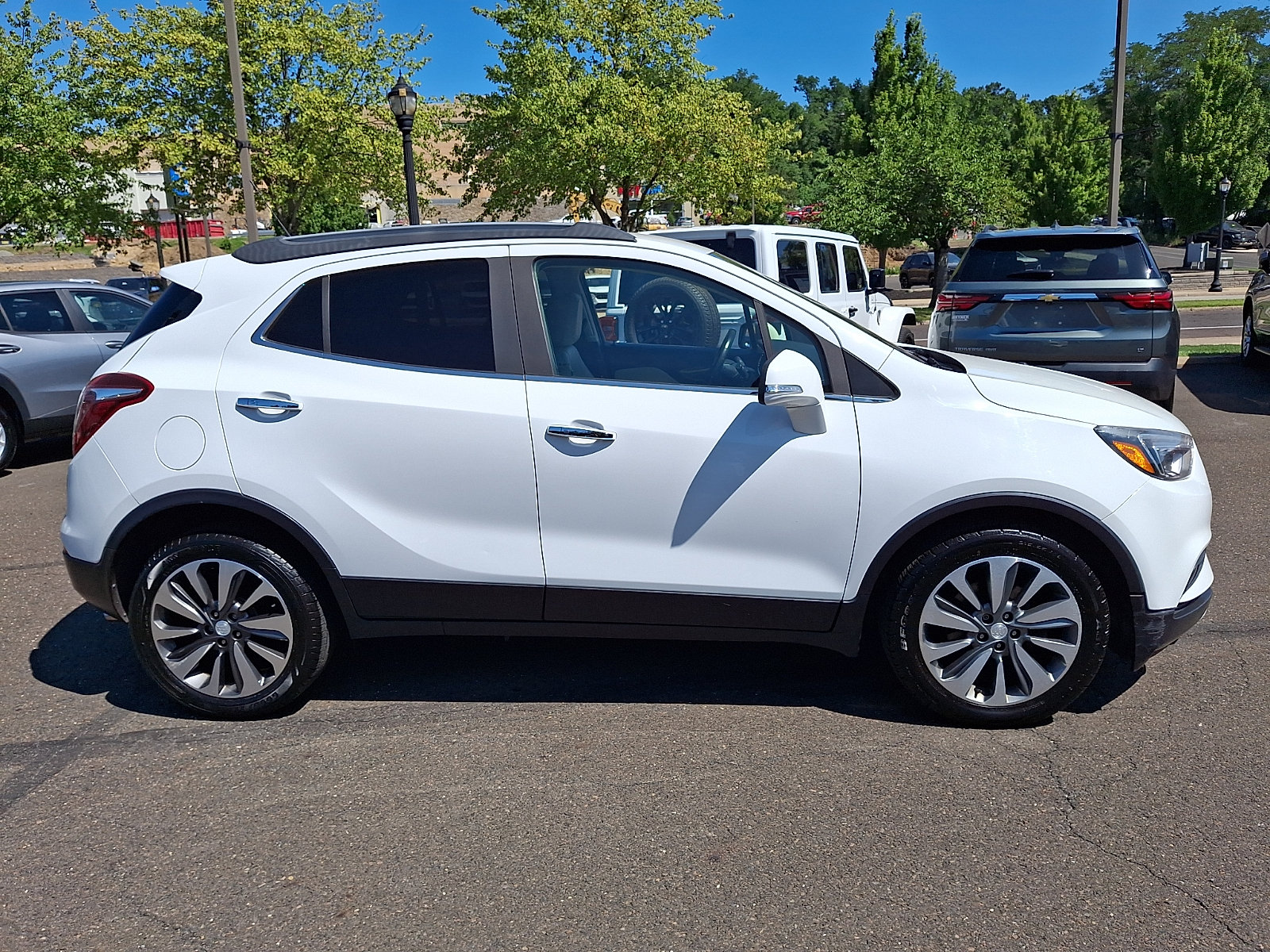 Used 2017 Buick Encore Essence FWD image 7