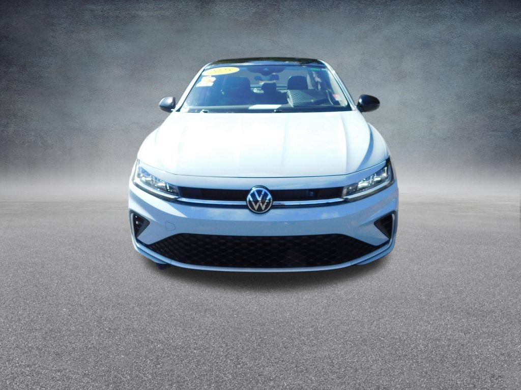 Used 2025 Volkswagen Jetta SE FWD image 8