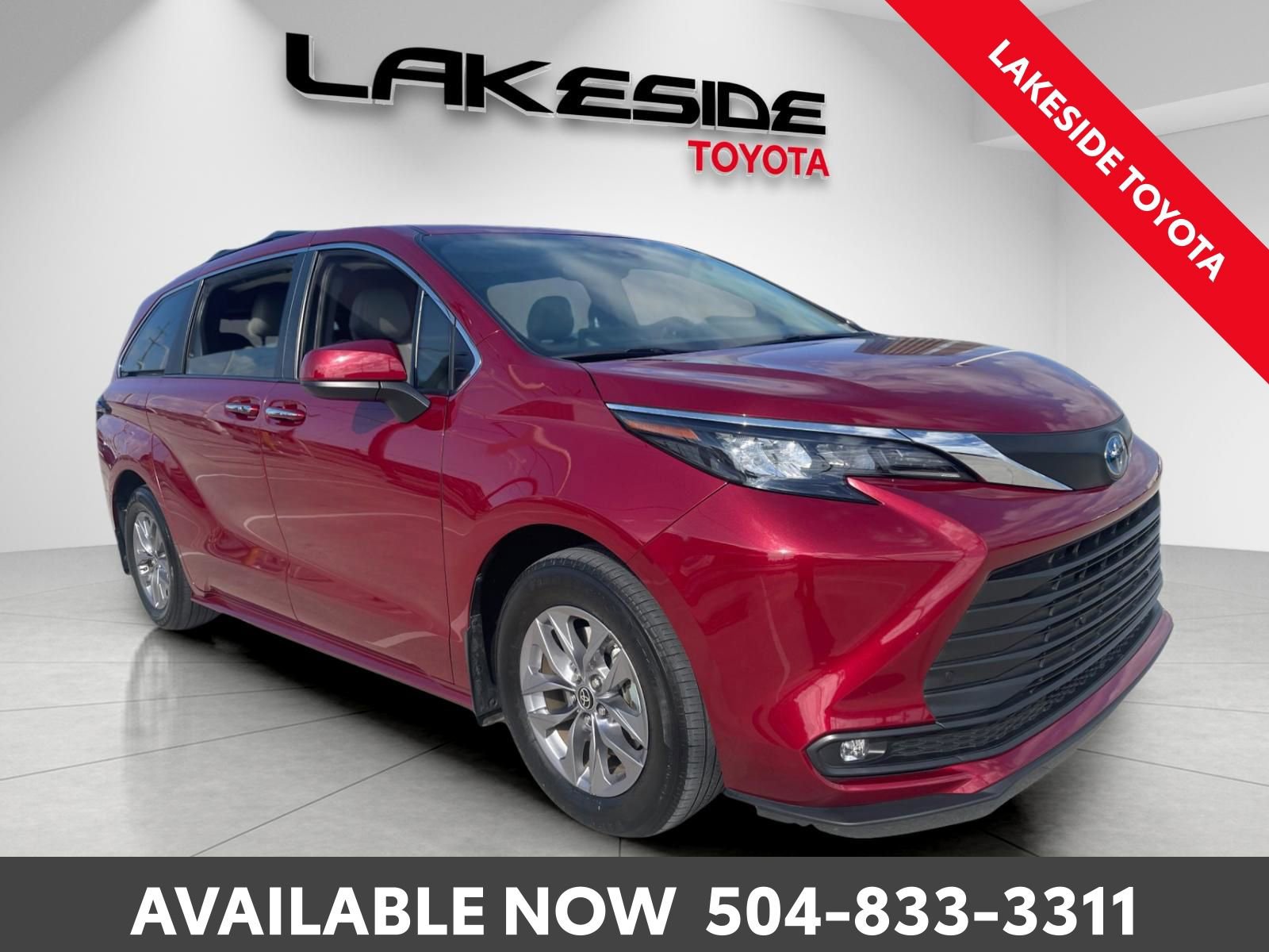 Used 2025 Toyota Sienna XLE image 8
