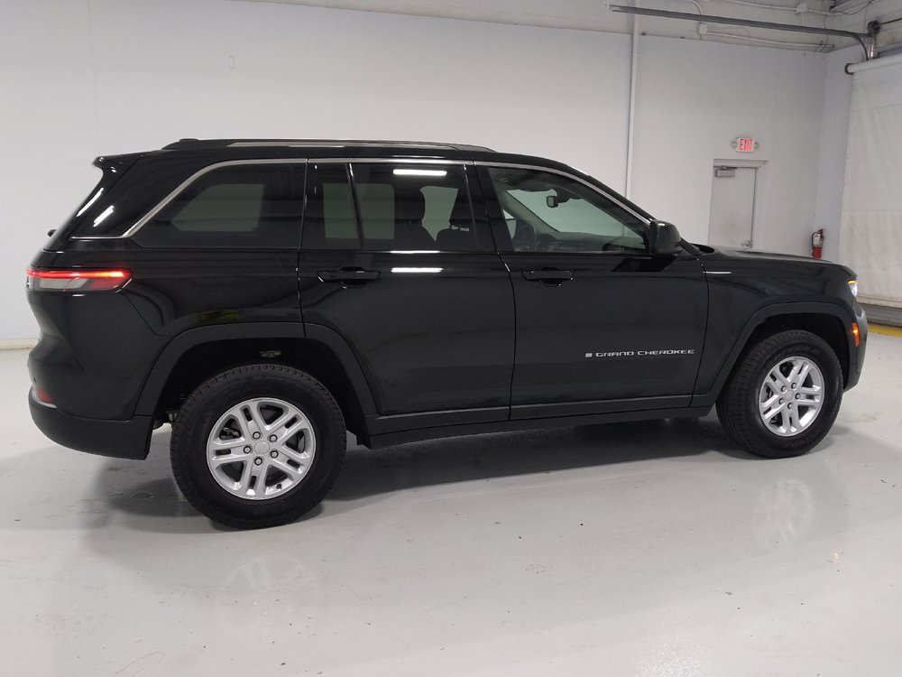 Used 2023 Jeep Grand Cherokee Laredo w/ Luxury Tech Group I AWD/4WD image 10