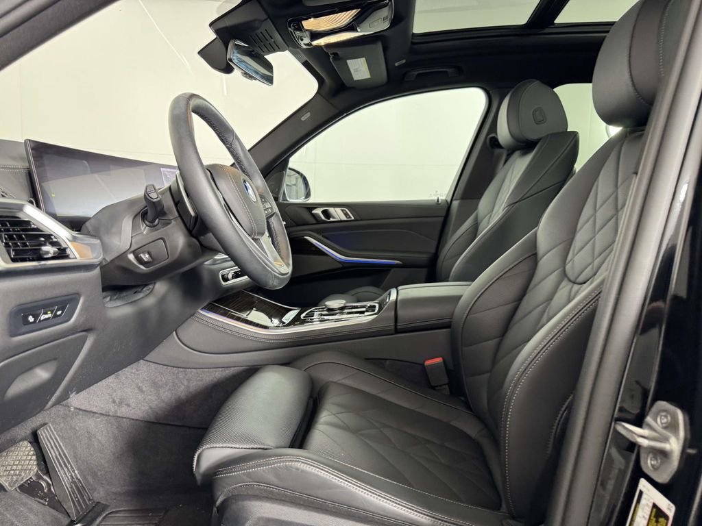Used 2025 BMW X5 xDrive50e w/ Premium Package image 4