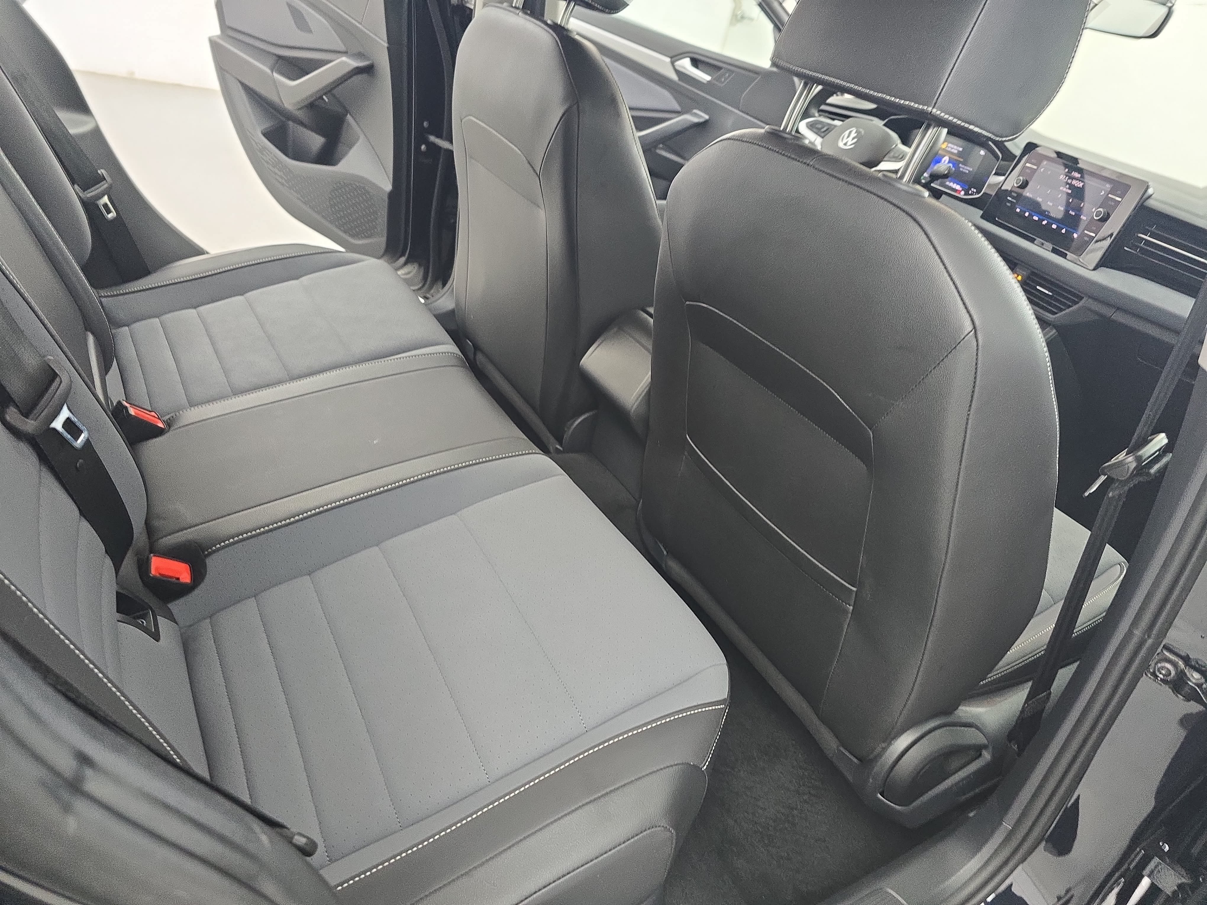 Certified 2025 Volkswagen Jetta SE FWD image 11