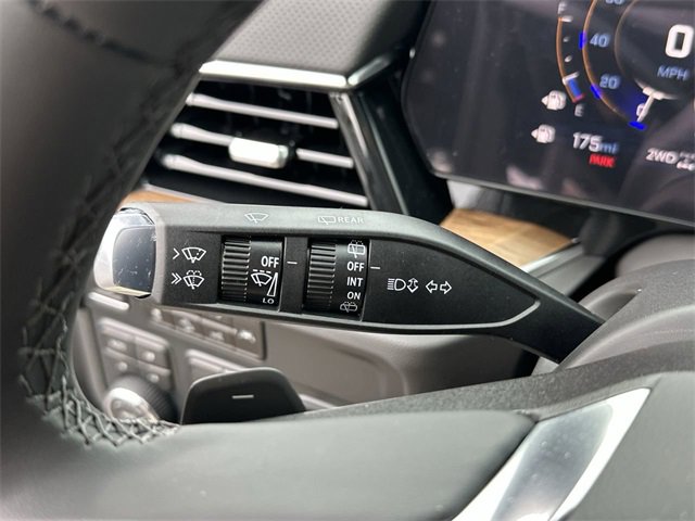 Used 2025 Chevrolet Suburban High Country w/ Sun And Tow Package image 31