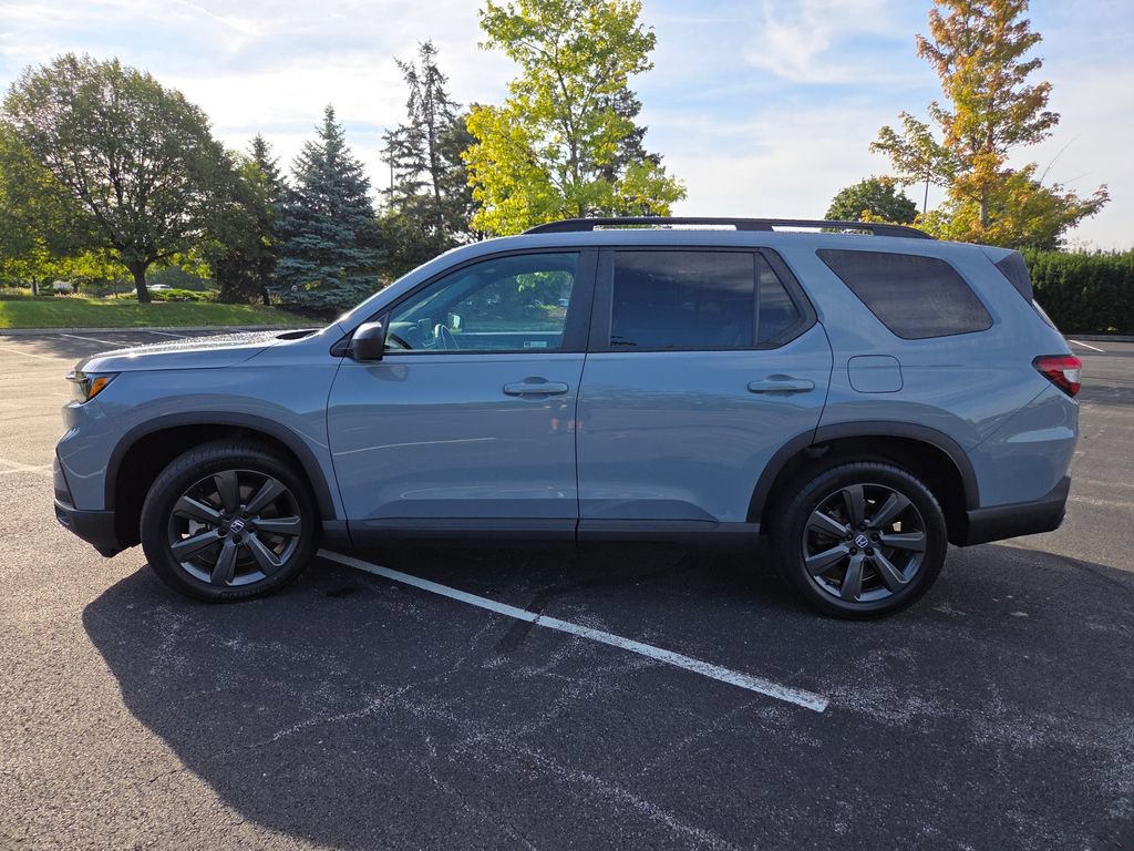 Used 2023 Honda Pilot Sport image 22