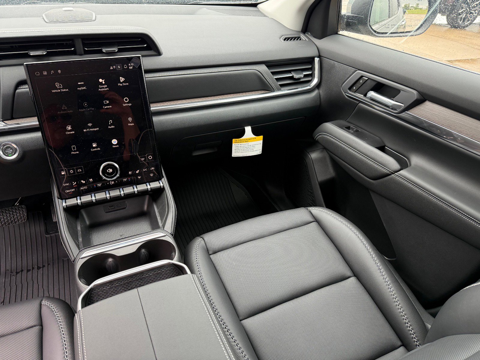 New 2026 GMC Terrain Denali w/ LPO, Floor Liner Package image 16