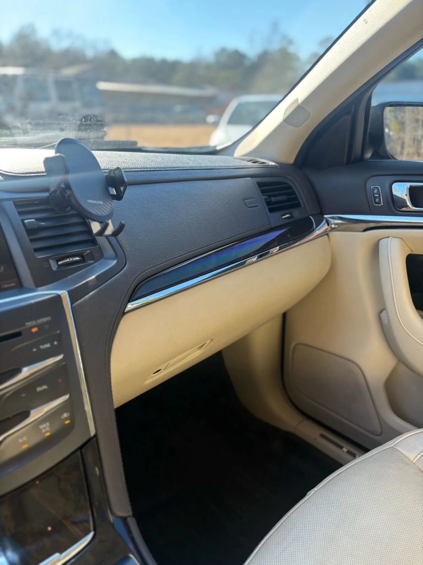 Used 2014 Lincoln MKS w/ Equipment Group 101A image 33