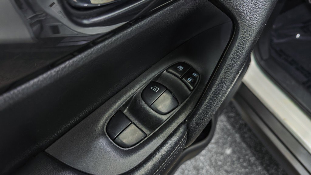 Used 2017 Nissan Rogue SV image 21