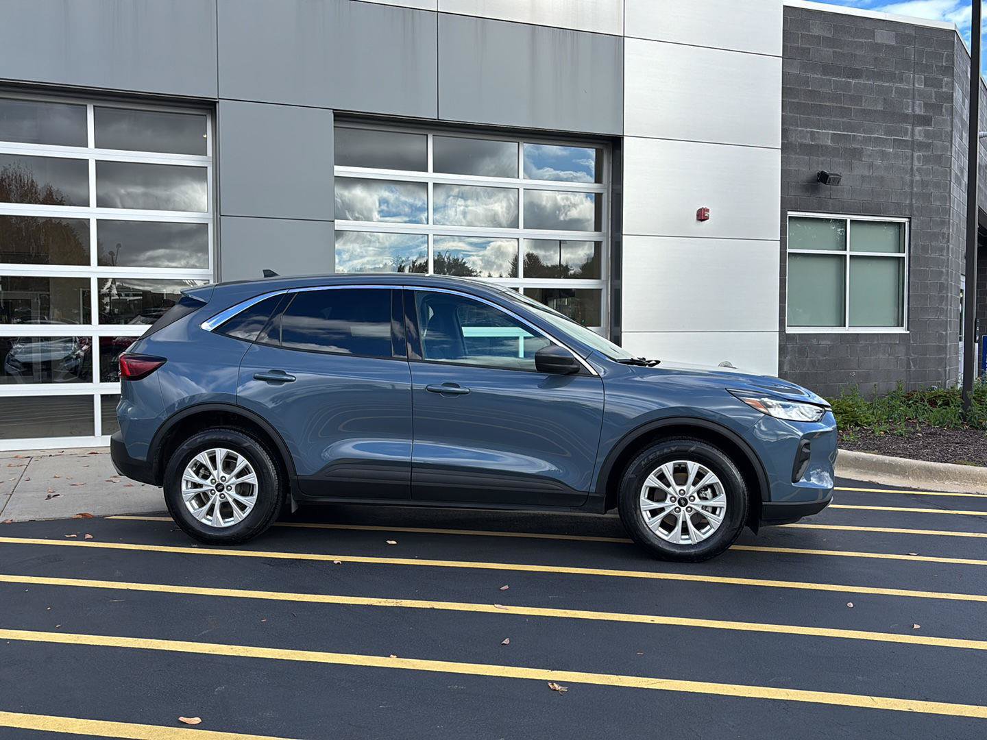 Used 2023 Ford Escape Active AWD/4WD image 5