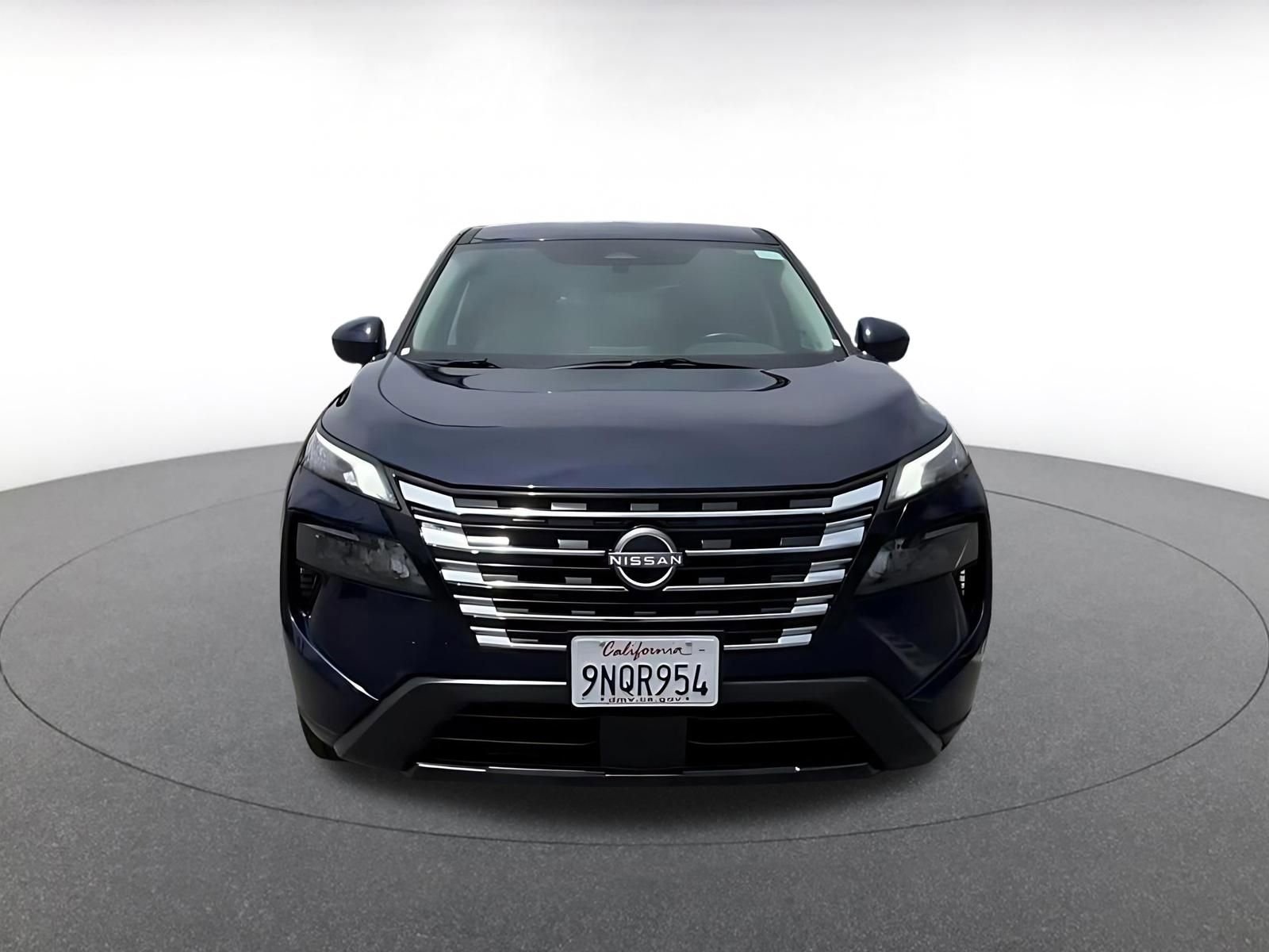 Used 2025 Nissan Rogue SV FWD image 4