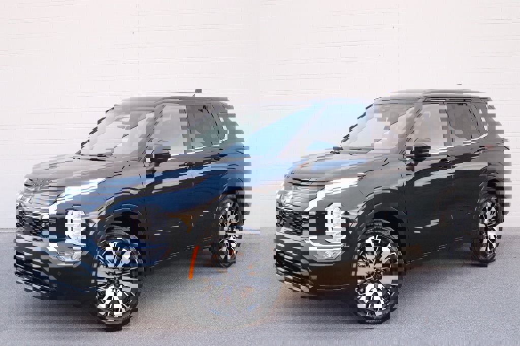 Used 2025 Mitsubishi Outlander SE image 27