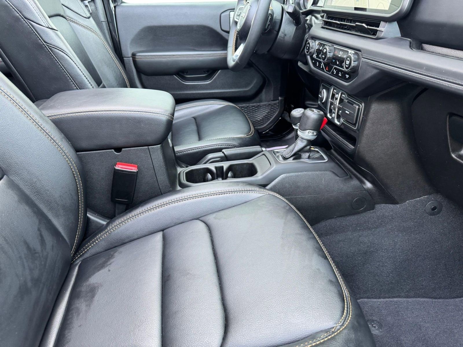 Used 2024 Jeep Wrangler Sahara w/ Technology Group AWD/4WD image 12