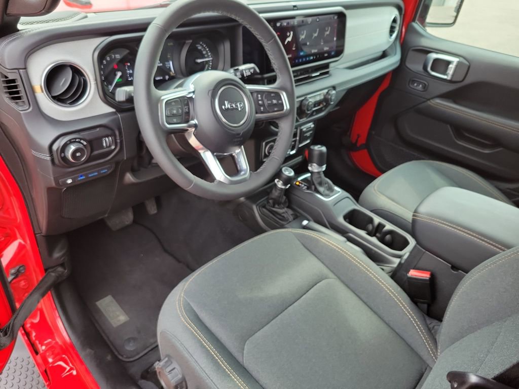 Used 2025 Jeep Wrangler Unlimited Sahara image 21