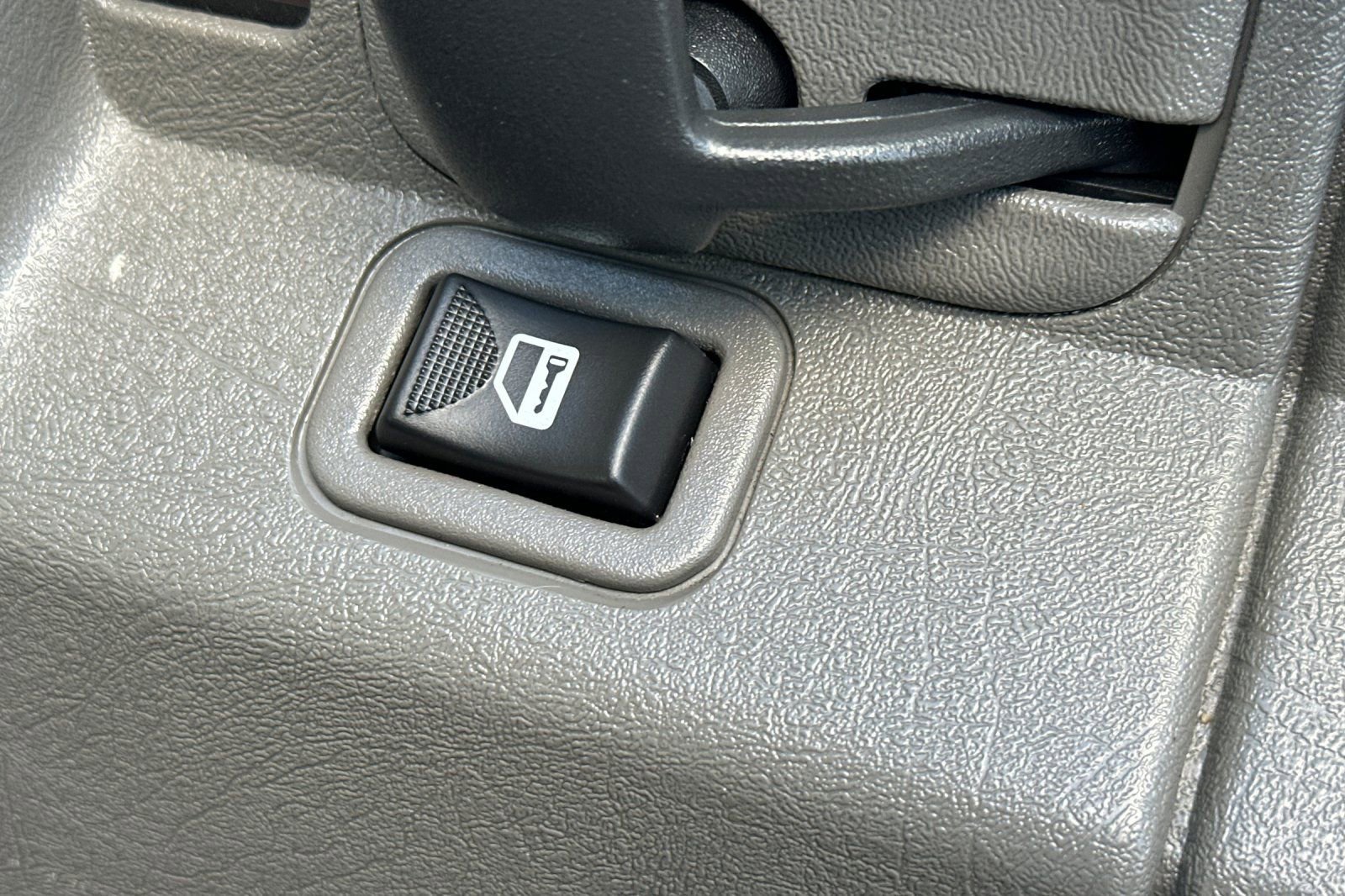 Used 2023 GMC Savana 2500 Extended w/ Driver Convenience Package image 21