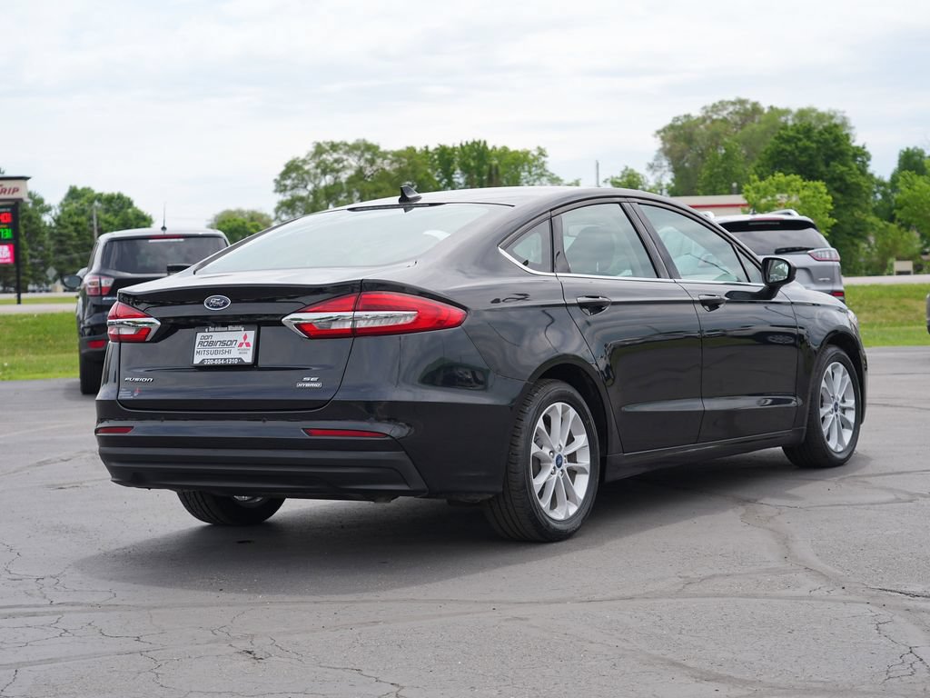 Used 2020 Ford Fusion SE FWD image 3