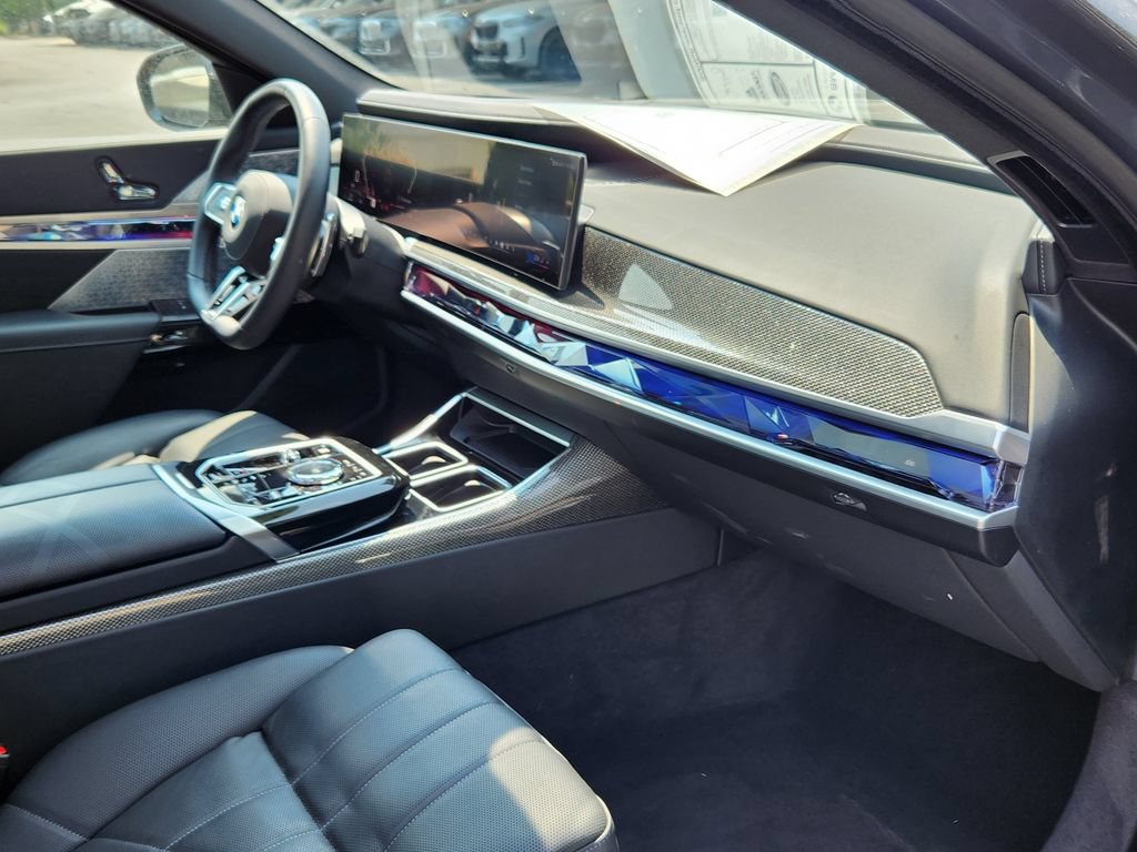 Used 2025 BMW 760i xDrive w/ Executive Package AWD/4WD image 16