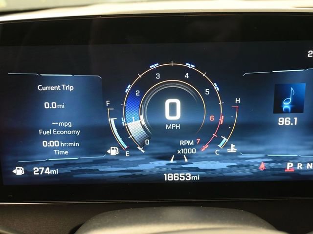 Used 2025 Chevrolet Traverse LT image 3