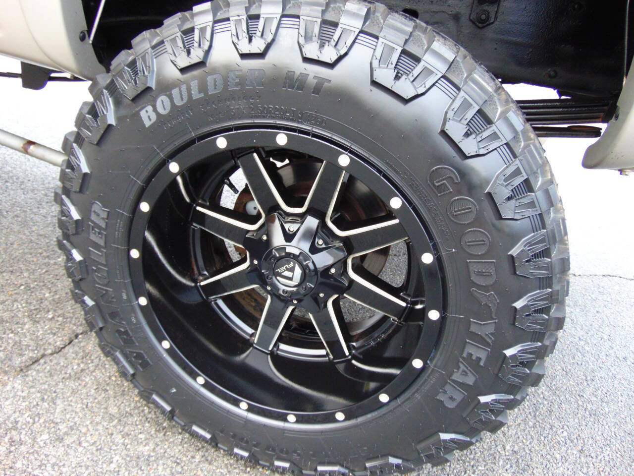 Used 2004 Chevrolet Silverado 2500 LT w/ Heavy-Duty Power Package image 55