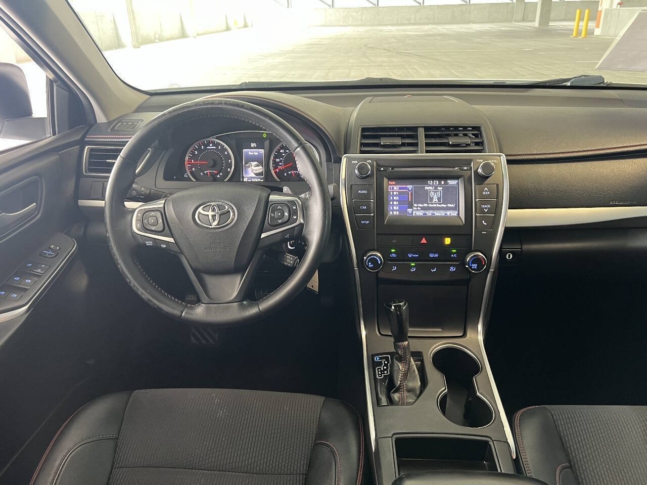 Used 2017 Toyota Camry SE FWD image 16