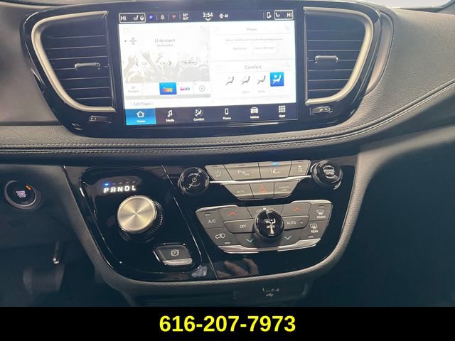 New 2026 Chrysler Pacifica Select FWD image 5
