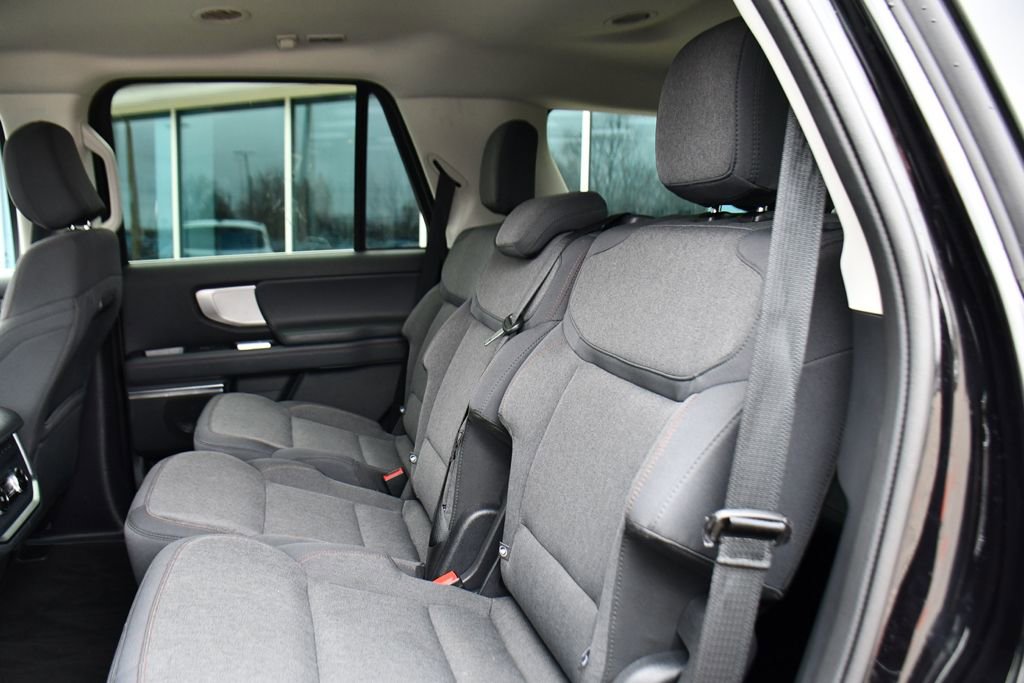 Used 2025 Ford Expedition Active image 24