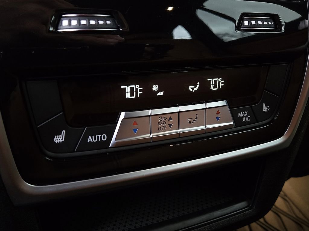 Used 2021 BMW X5 xDrive40i w/ Executive Package image 11