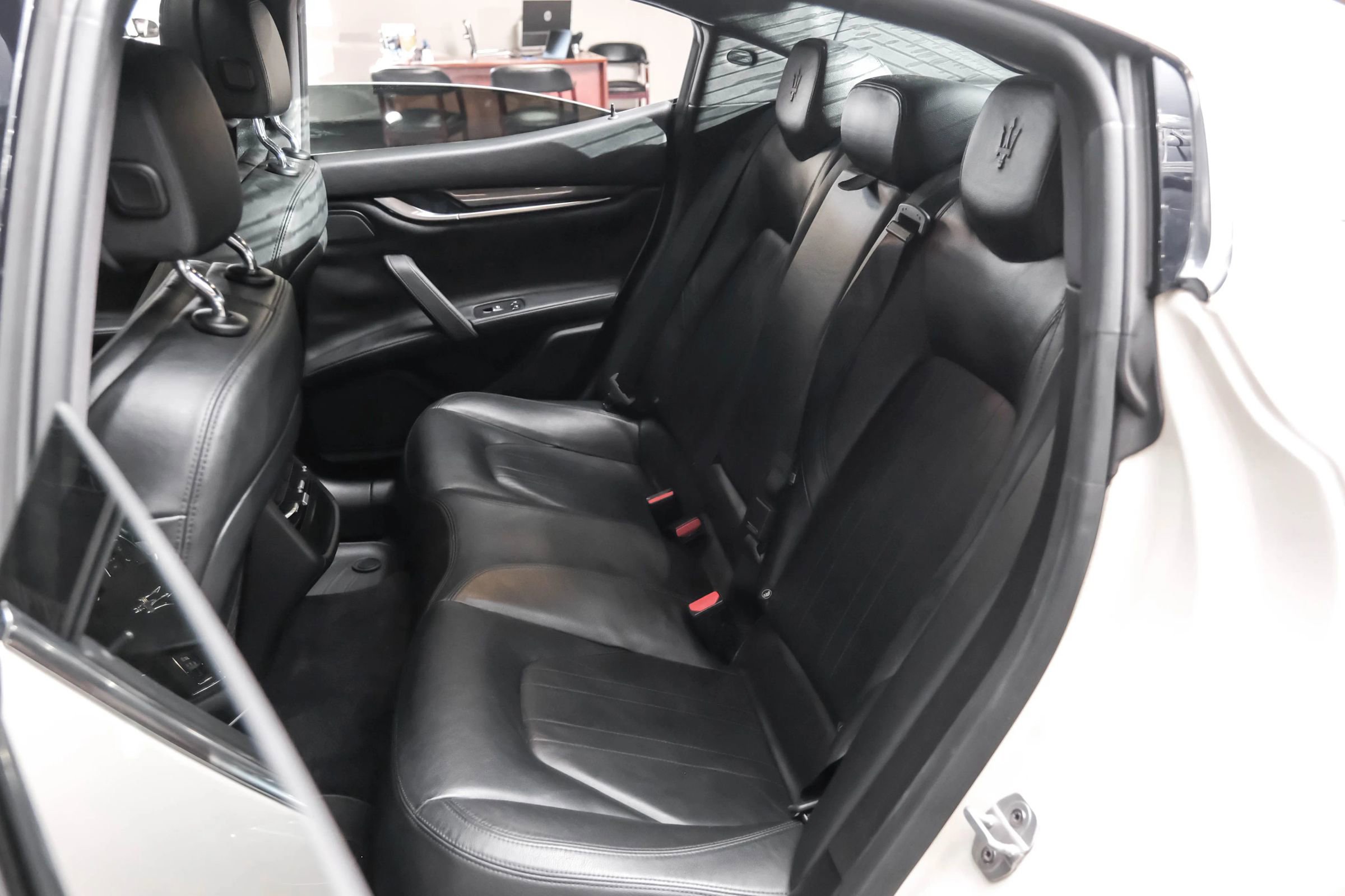 Used 2016 Maserati Ghibli S image 38