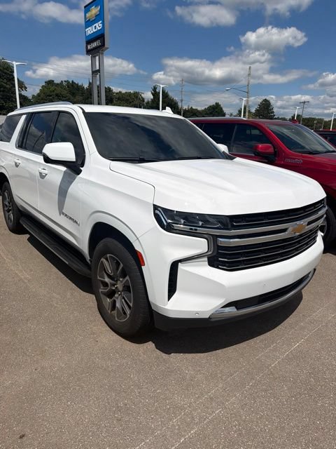 Used 2021 Chevrolet Suburban LT w/ Luxury Package AWD/4WD image 3