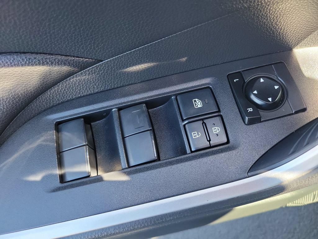 Used 2019 Toyota RAV4 XLE w/ Convenience Package FWD image 25