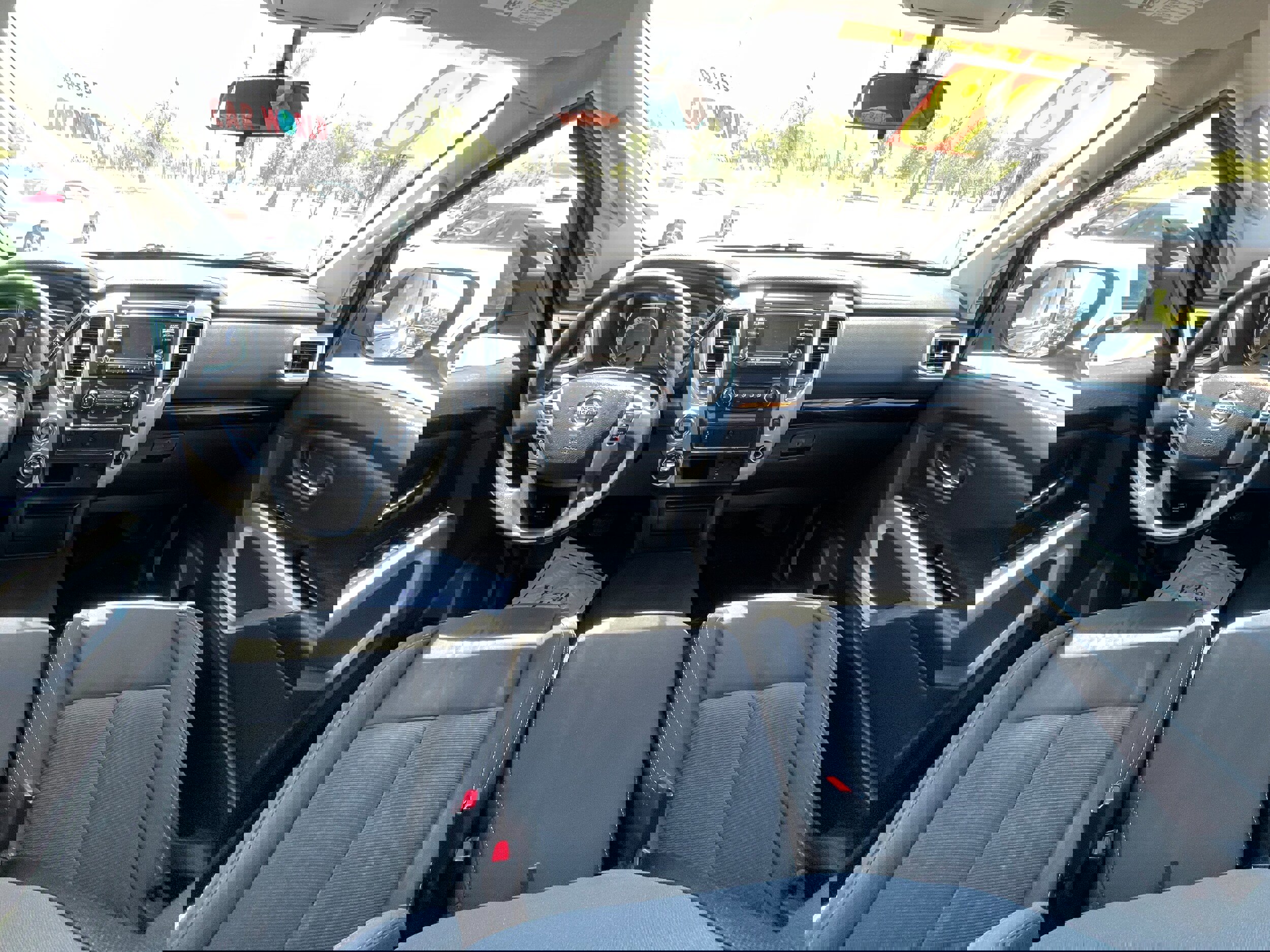 Used 2018 Nissan Titan SV image 24