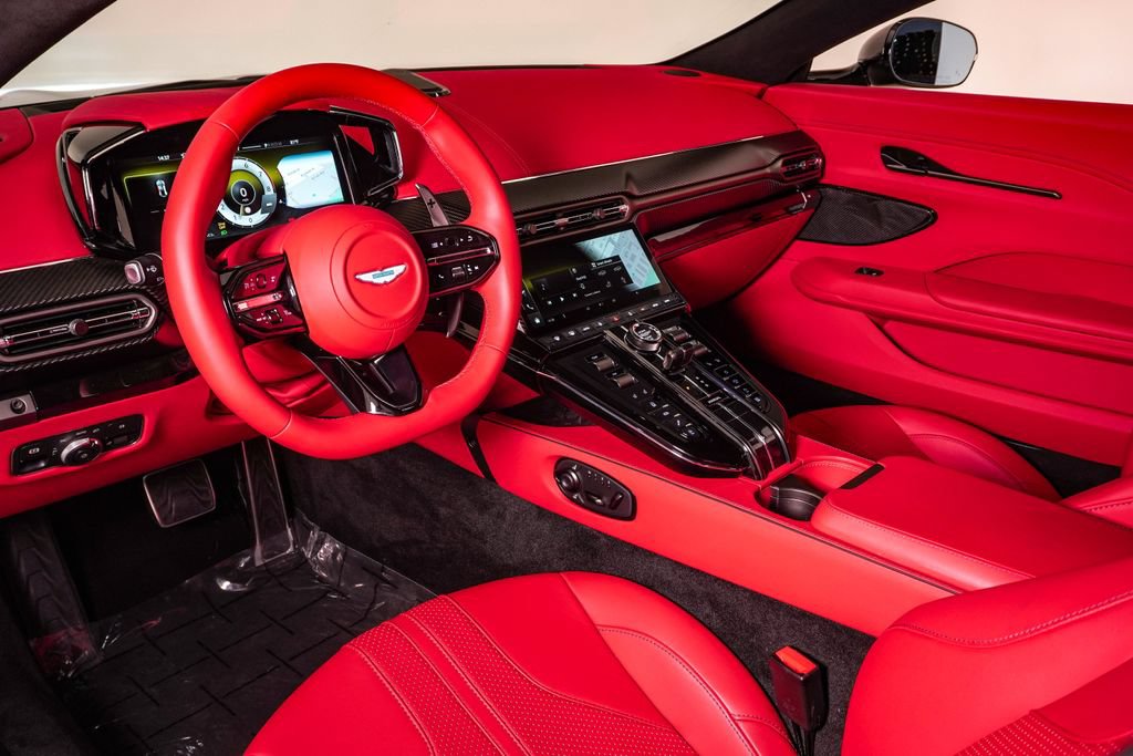 Used 2025 Aston Martin V8 Vantage Coupe RWD image 23