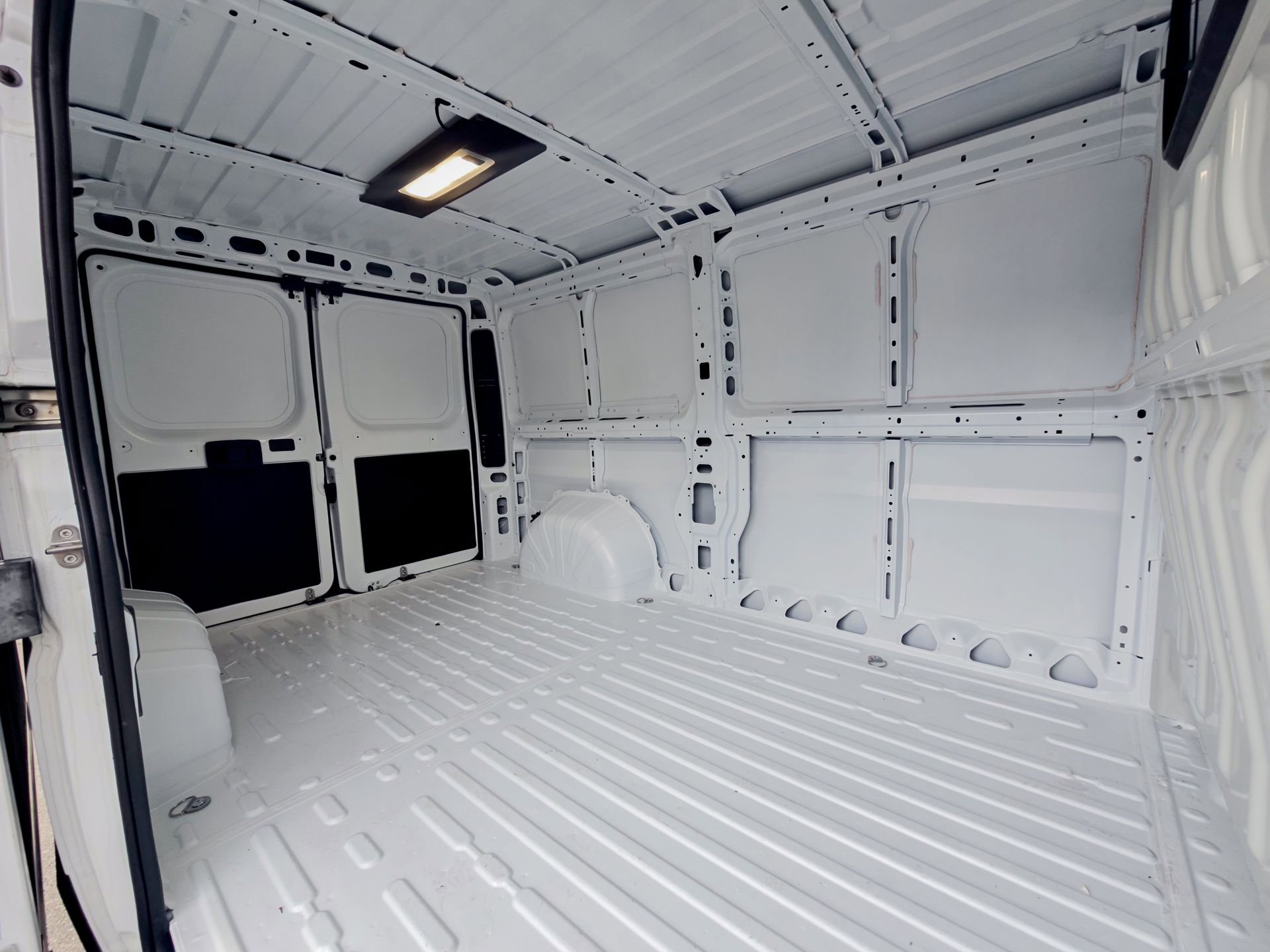 Used 2024 RAM ProMaster 3500 w/ Convenience Group FWD image 14