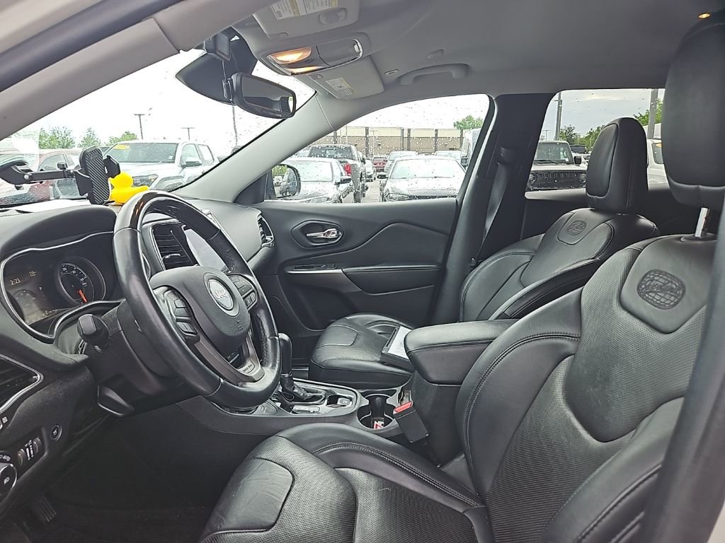 Used 2019 Jeep Cherokee Overland w/ Technology Group image 16