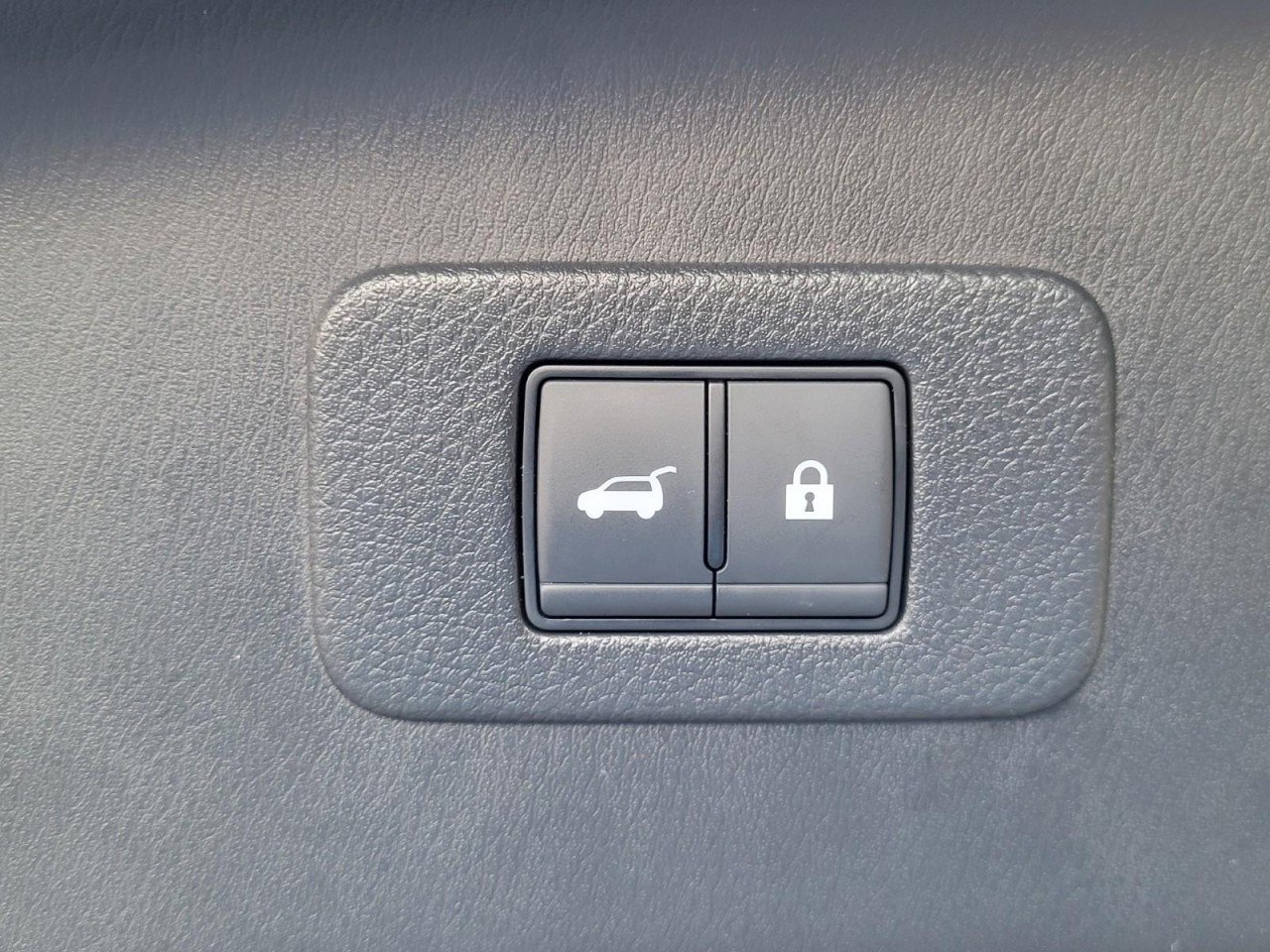 Used 2023 Nissan Armada SL w/ Midnight Edition Package AWD/4WD image 5