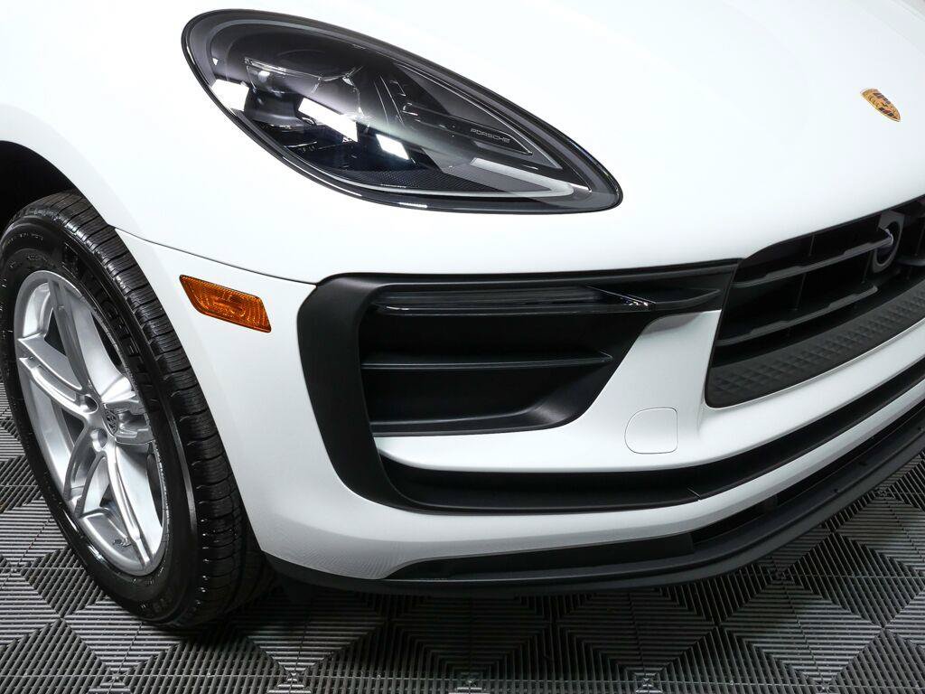 Certified 2026 Porsche Macan AWD/4WD image 38